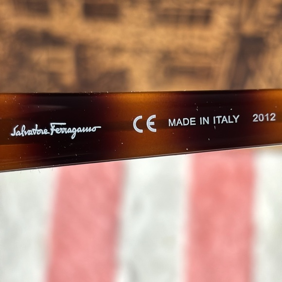 BRAND NEW SALVATORE FERRAGAMO SUNGLASSES - Picture 4 of 8